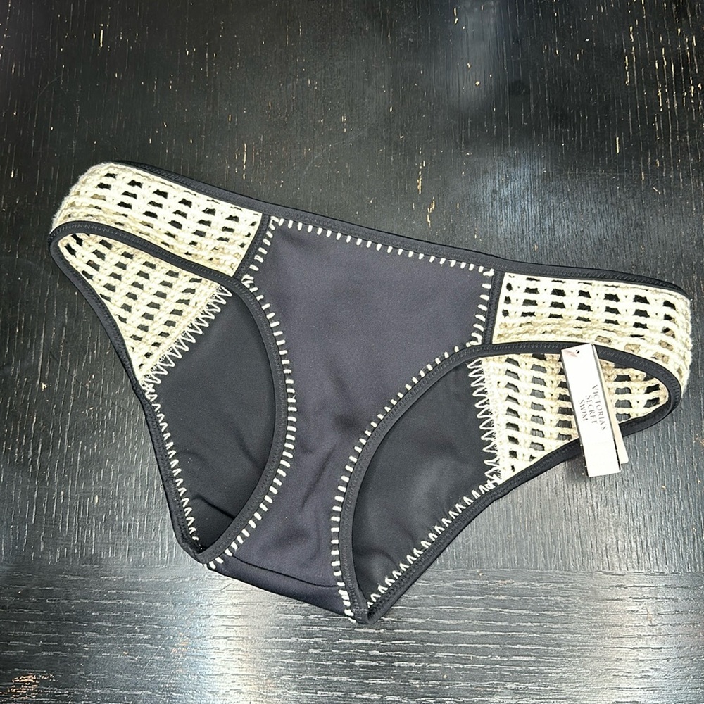 NWT VS Swim The Surf Crochet Trim Classic Hipster Bikini Bottom Black Womens S/P